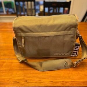 Ju-Ju-Be Messenger - Khaki / Orange